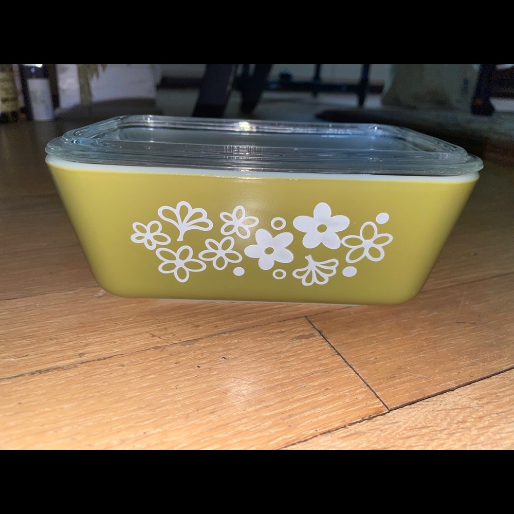 Vintage Pyrex refrigerator dish
